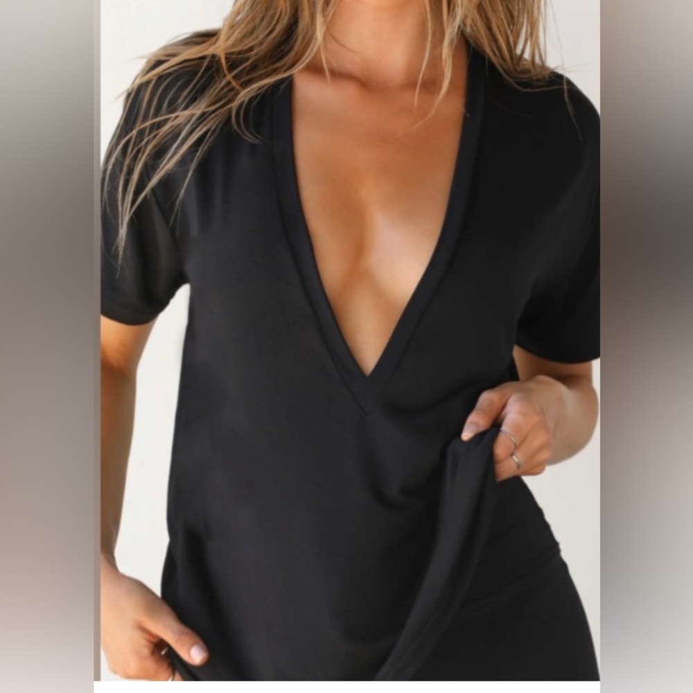 Joah Brown low v-necklace black T